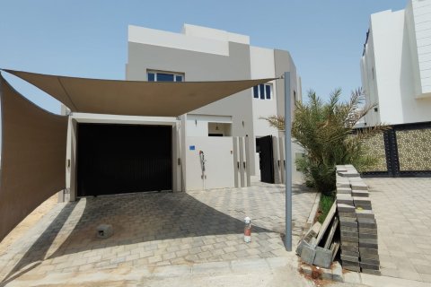 Villa Gemela de 5 dormitorios en Al Ansab, Oman No. 98805