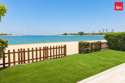 5 bedrooms Villa in Palm Jumeirah, UAE No. 205838