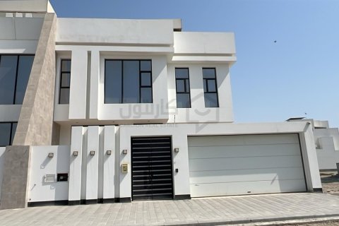 Вилла с 4 спальнями в Bani Jamra, Бахрейн №105474