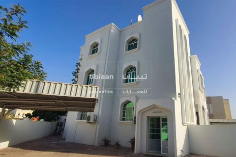 Villa de 9 dormitorios en Muscat, Oman No. 53324 7