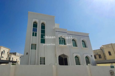 Villa de 9 dormitorios en Muscat, Oman No. 53324