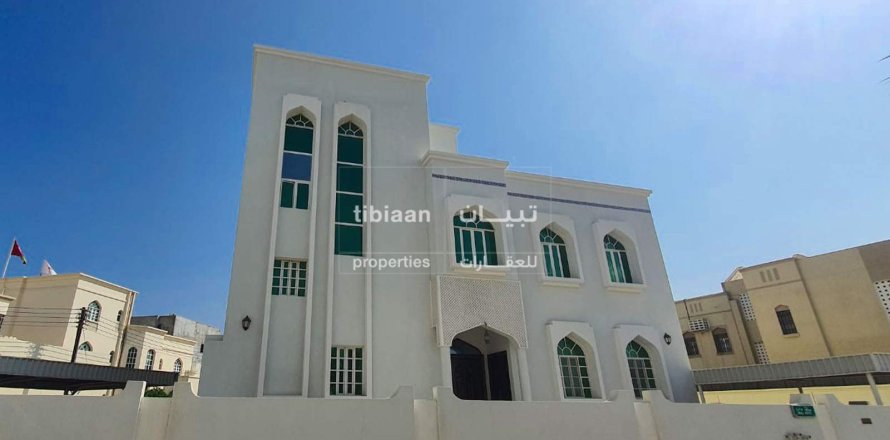 Villa de 9 dormitorios en Muscat, Oman No. 53324