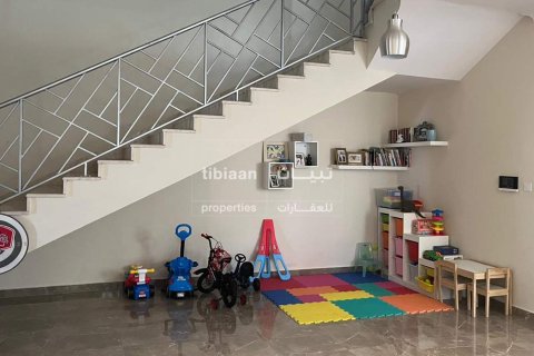Villa Gemela de 4 dormitorios en As Sib, Oman No. 53325 9