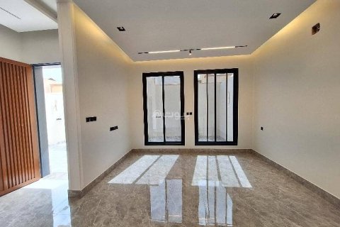 Villa de 5 dormitorios en Riyadh, Saudi Arabia No. 60144 3