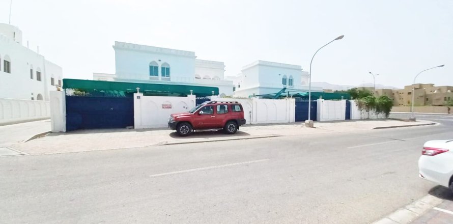 8 غرفة نوم  فيلا في مسقط , عُمان رقم 54683