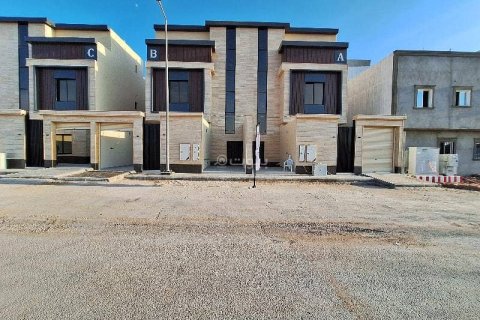 4 bedrooms Apartment in Riyadh, Saudi Arabia No. 60297