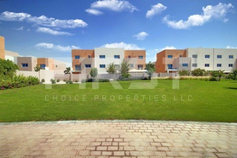 Villa de 3 chambres à Abu Dhabi, UAE No. 13411