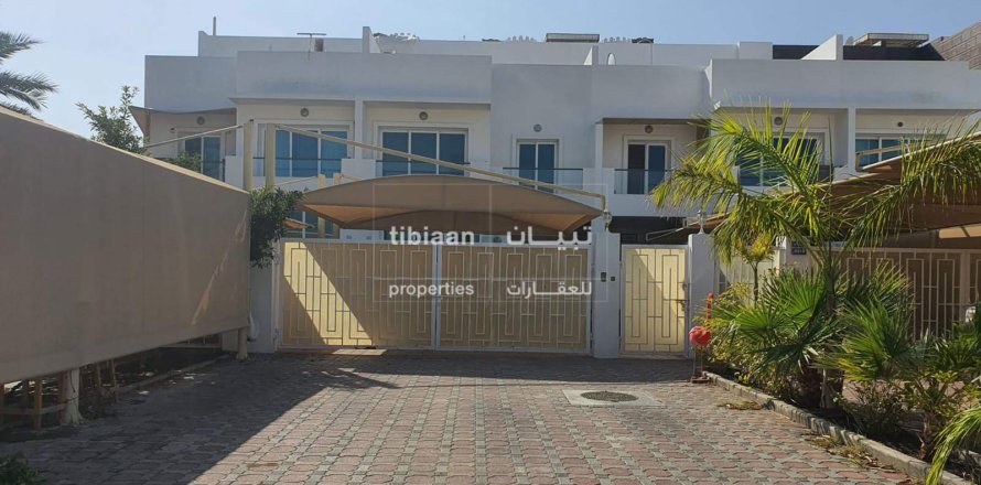 Villa de 3 chambres à Muscat, Oman No. 53893