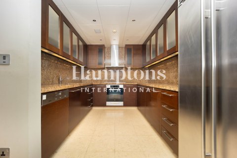 2 bedrooms Apartment in Burj Khalifa, UAE No. 165125 12