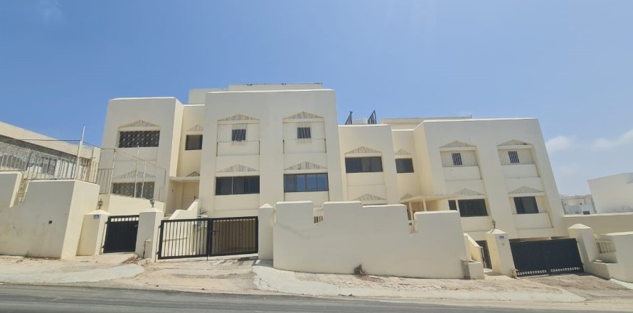 Вилла с 7 спальнями в Al Qurm, Оман №54391