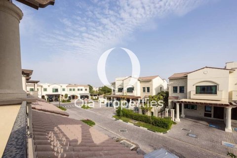 3 bedrooms Villa in Abu Dhabi, UAE No. 115078
