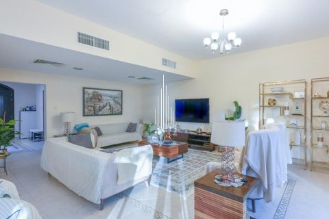 Villa de 4 dormitorios en Abu Dhabi, UAE No. 28018 8