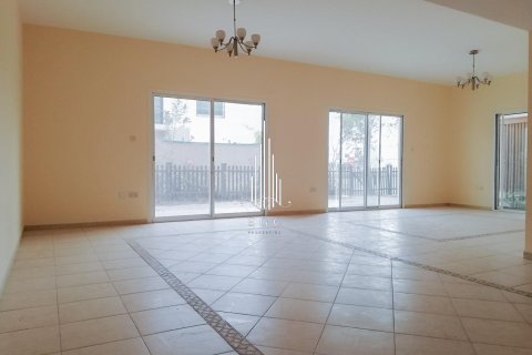 Villa de 4 dormitorios en Abu Dhabi, UAE No. 28018 5