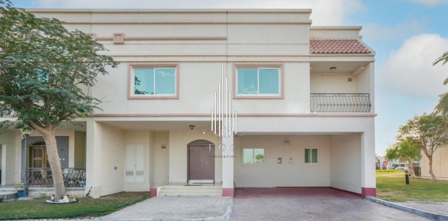 Villa de 4 dormitorios en Abu Dhabi, UAE No. 28018
