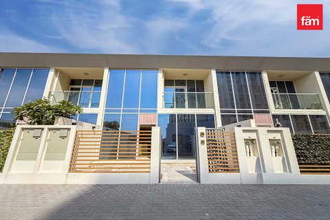Townhouse de 2 dormitorios en Dubai, UAE No. 169392