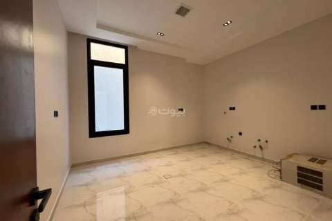 5 bedrooms Villa in Riyadh, Saudi Arabia No. 61121 11