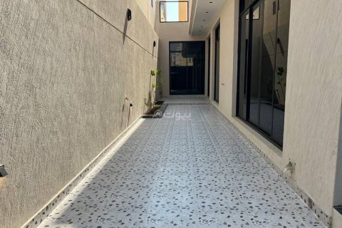 5 bedrooms Villa in Riyadh, Saudi Arabia No. 61121 14