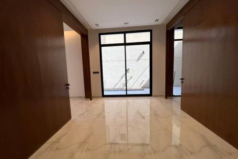 5 bedrooms Villa in Riyadh, Saudi Arabia No. 61121 17