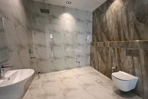 5 bedrooms Villa in Riyadh, Saudi Arabia No. 61121 6
