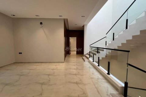 5 bedrooms Villa in Riyadh, Saudi Arabia No. 61121 3