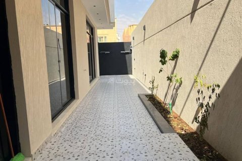 5 bedrooms Villa in Riyadh, Saudi Arabia No. 61121 7