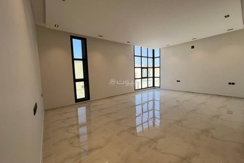 5 bedrooms Villa in Riyadh, Saudi Arabia No. 61121 9