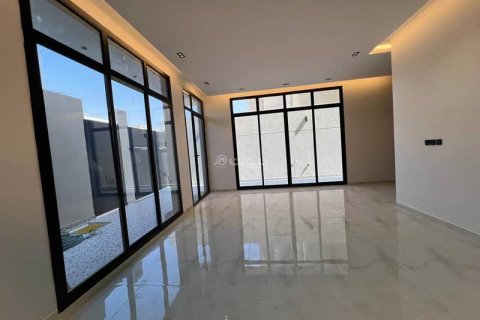 5 bedrooms Villa in Riyadh, Saudi Arabia No. 61121 12