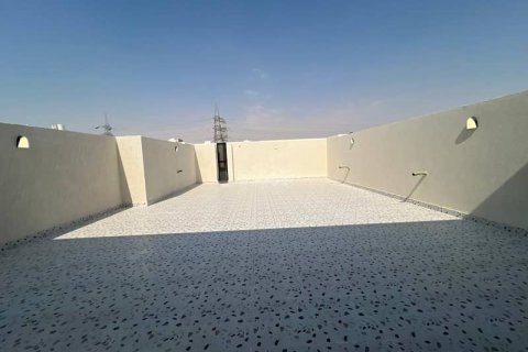 5 bedrooms Villa in Riyadh, Saudi Arabia No. 61121 26