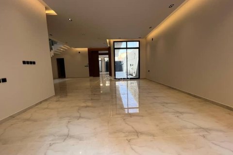 5 bedrooms Villa in Riyadh, Saudi Arabia No. 61121 4