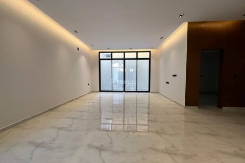 5 bedrooms Villa in Riyadh, Saudi Arabia No. 61121 10