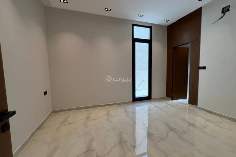 5 bedrooms Villa in Riyadh, Saudi Arabia No. 61121 8