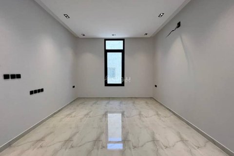 5 bedrooms Villa in Riyadh, Saudi Arabia No. 61121 16