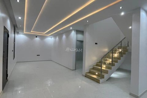 4 bedrooms Villa in Riyadh, Saudi Arabia No. 61124 11