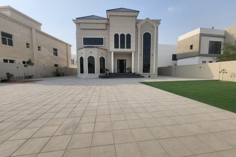 5 bedrooms Villa in Nadd Al Sheba, UAE No. 187636 9