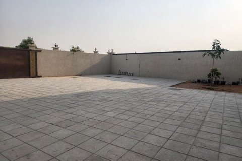 5 bedrooms Villa in Nadd Al Sheba, UAE No. 187636 4