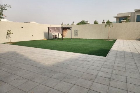 5 bedrooms Villa in Nadd Al Sheba, UAE No. 187636 3