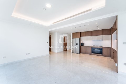 Appartement de 3 chambres à EMAAR Beachfront, UAE No. 128533 6