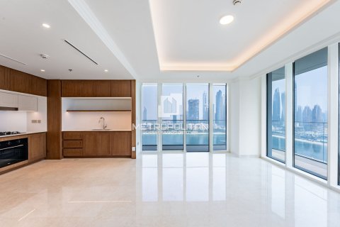 Appartement de 3 chambres à EMAAR Beachfront, UAE No. 128533 4