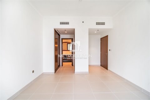 Appartement de 3 chambres à EMAAR Beachfront, UAE No. 128533 11