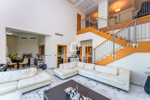 Penthouse de 4 chambres à Shoreline Apartments, UAE No. 128775