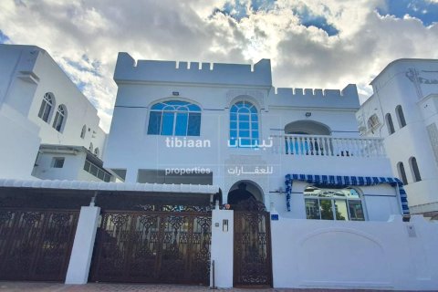 6 bedrooms Villa in Al Khuwair, Oman No. 53332