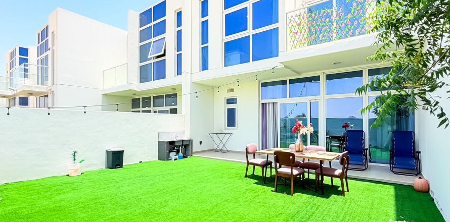 4 bedrooms Townhouse in Dubai, UAE No. 202439