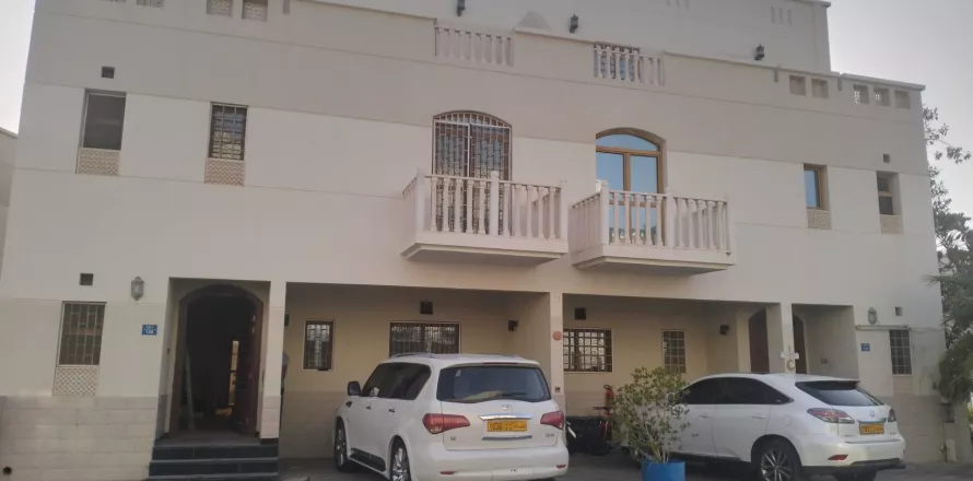 Villa de 4 chambres à Muscat, Oman No. 104836