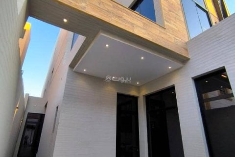5 bedrooms Villa in Riyadh, Saudi Arabia No. 61138 20