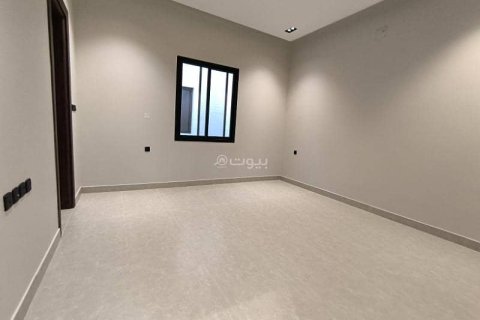 5 bedrooms Villa in Riyadh, Saudi Arabia No. 61138 7