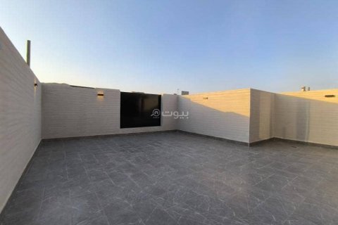 5 bedrooms Villa in Riyadh, Saudi Arabia No. 61138 3