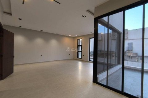 5 bedrooms Villa in Riyadh, Saudi Arabia No. 61138 12