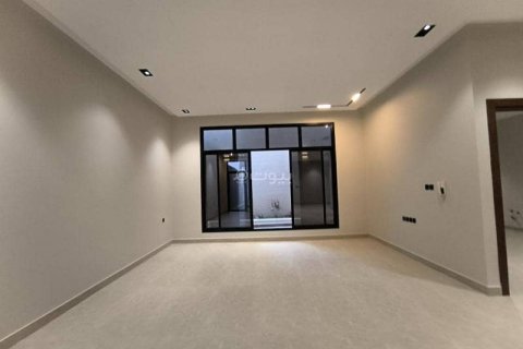 5 bedrooms Villa in Riyadh, Saudi Arabia No. 61138 15