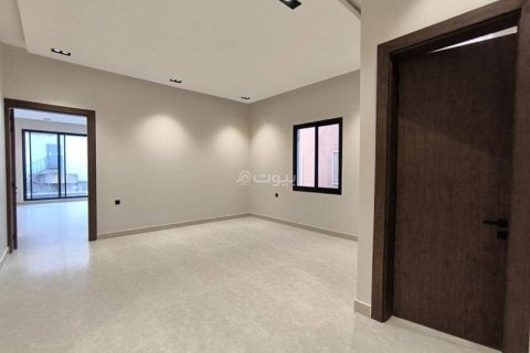 5 bedrooms Villa in Riyadh, Saudi Arabia No. 61138 9