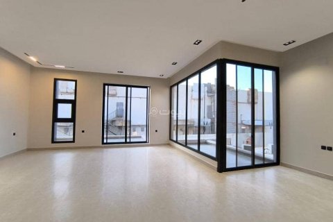 5 bedrooms Villa in Riyadh, Saudi Arabia No. 61138 11